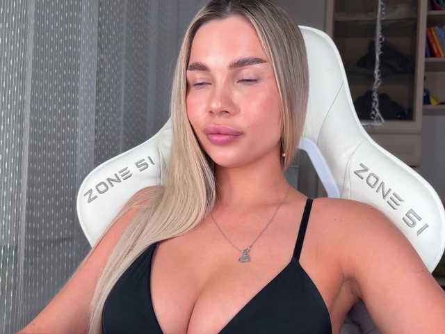 AlexaRayS's BongaCams show and profile