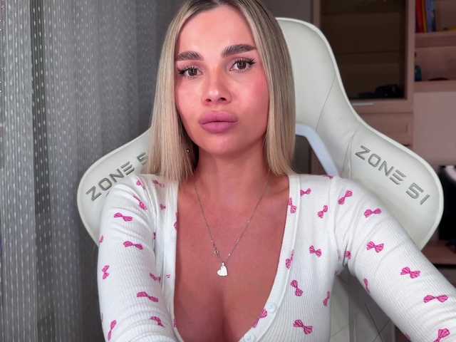 AlexaRayS's BongaCams show and profile