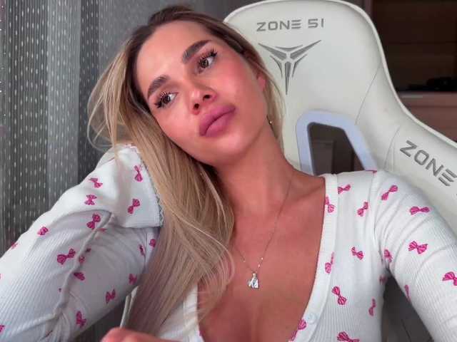 AlexaRayS's BongaCams show and profile