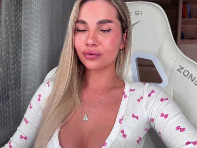 AlexaRayS's BongaCams show and profile