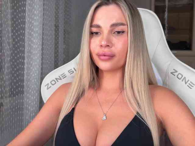 AlexaRayS Live Webcam on BongaCams