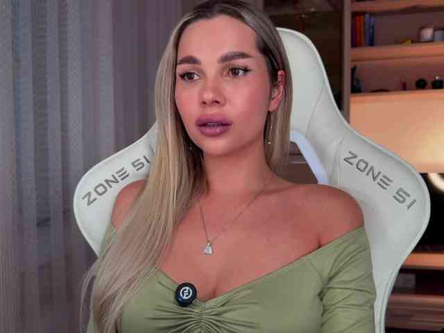 AlexaRayS Live Webcam on BongaCams