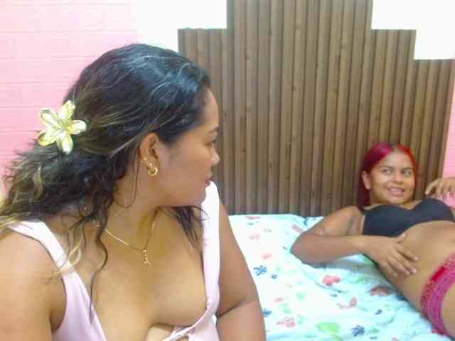 LuluAndBella webcam