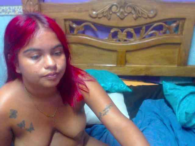 LuluAndBella webcam