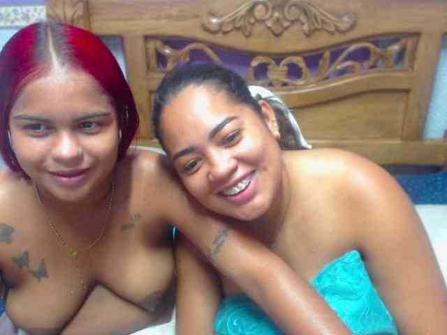 LuluAndBella webcam