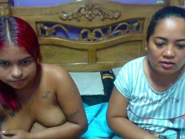 LuluAndBella webcam