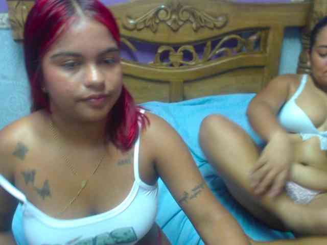LuluAndBella webcam