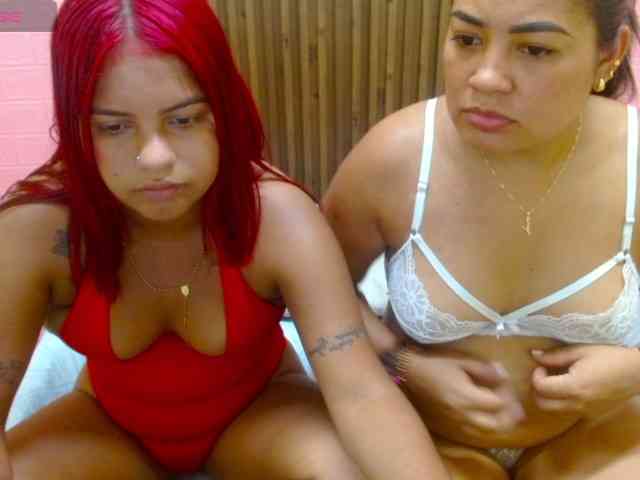 LuluAndBella webcam