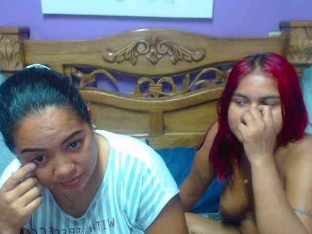 LuluAndBella webcam