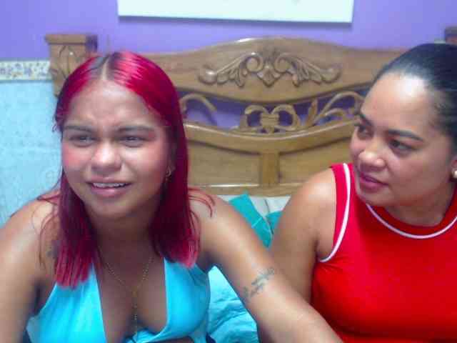 LuluAndBella webcam