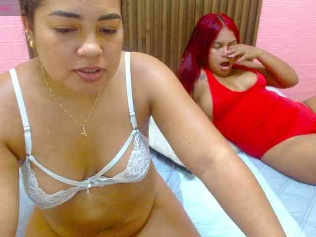 LuluAndBella webcam