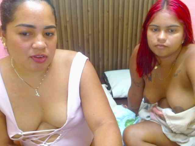LuluAndBella webcam