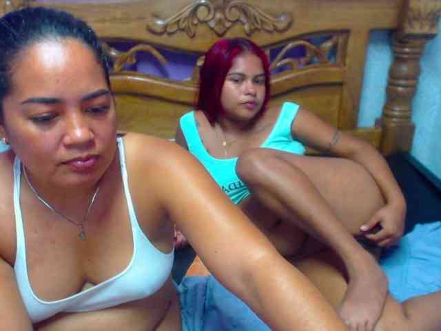 LuluAndBella webcam