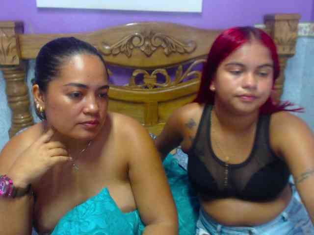 LuluAndBella webcam