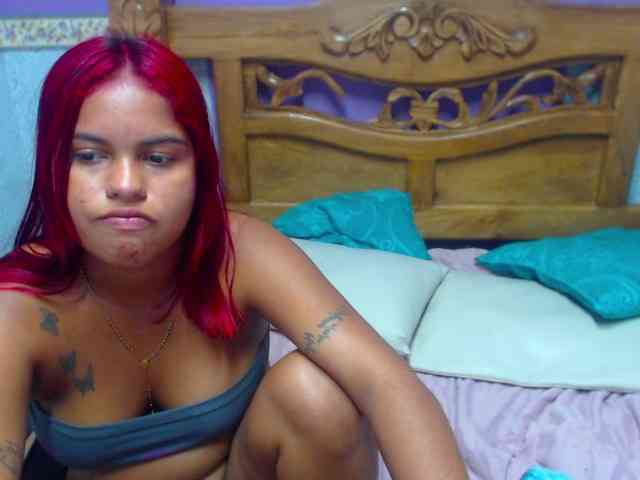 LuluAndBella webcam