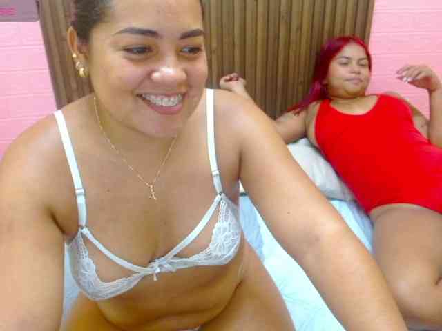 LuluAndBella webcam
