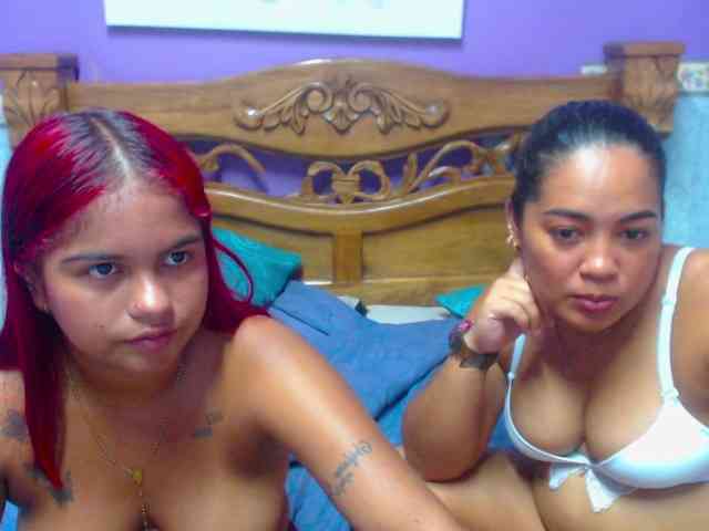 LuluAndBella webcam