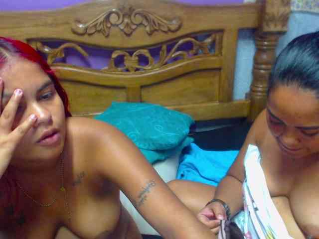 LuluAndBella webcam