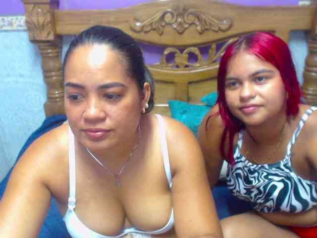LuluAndBella webcam