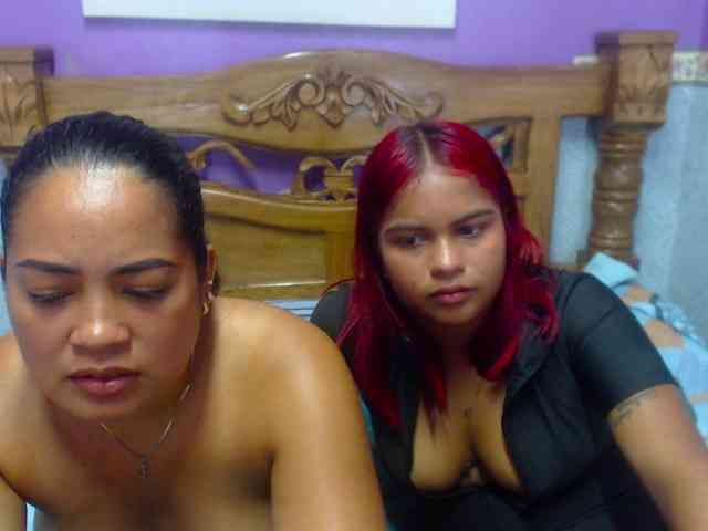 LuluAndBella webcam