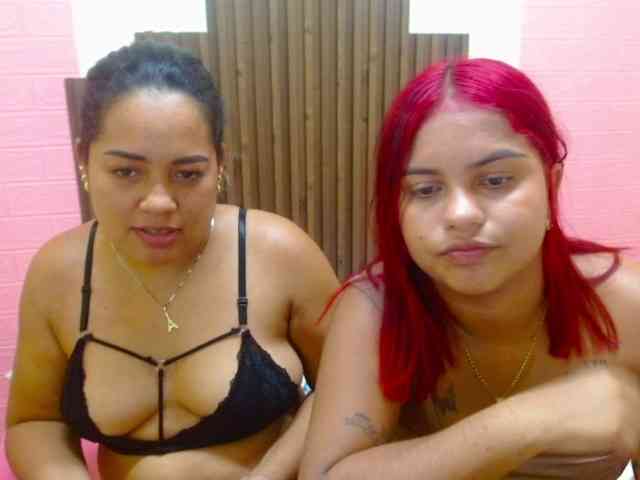 LuluAndBella webcam