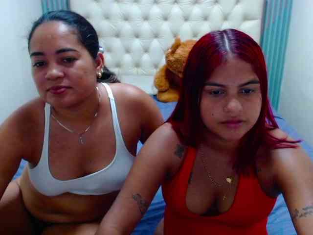 LuluAndBella webcam