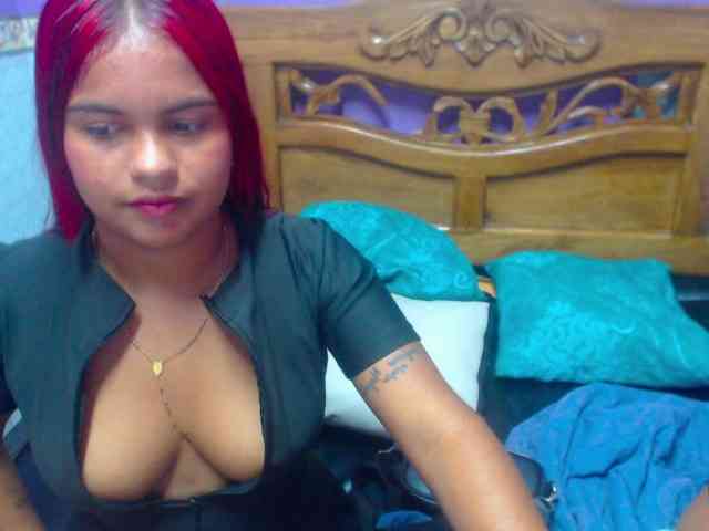 LuluAndBella webcam