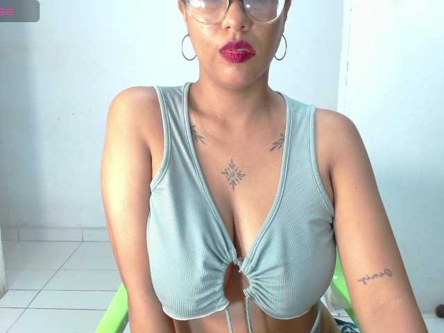 le modèle Janicewhore est en webcam porno dans un show sur le site bongacams, il possède les tags suivants: Latino/Hispanic,Brunette,Trimmed