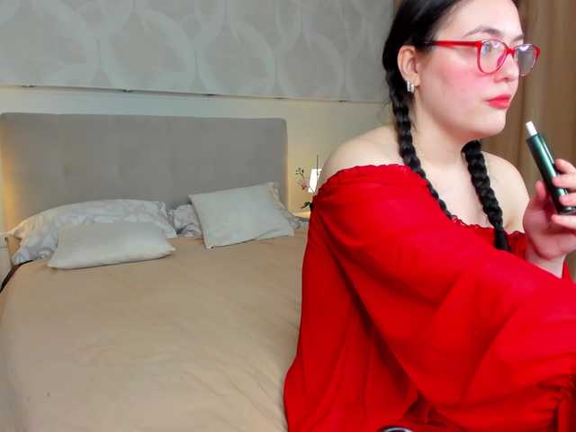 Mersedes-Rosso's BongaCams show and profile