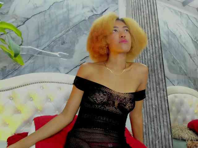 Alisha-Ebonyy webcam