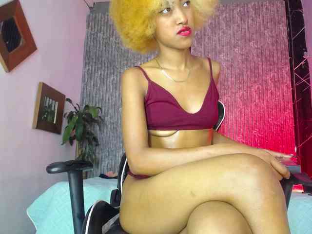 Alisha-Ebonyy webcam