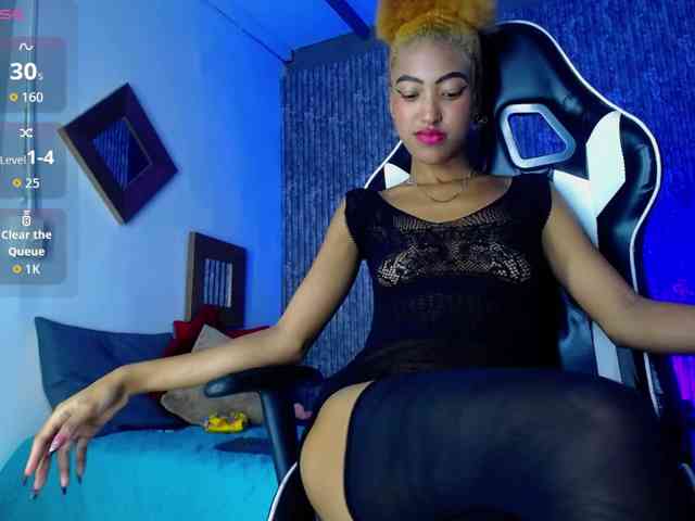 Alisha-Ebonyy webcam