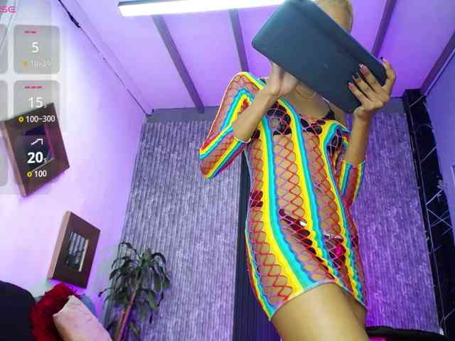 Alisha-Ebonyy webcam