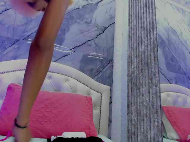 Alisha-Ebonyy webcam