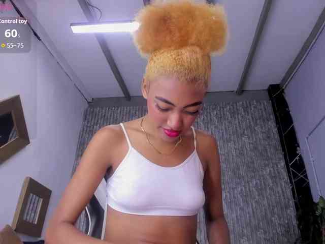 Alisha-Ebonyy webcam