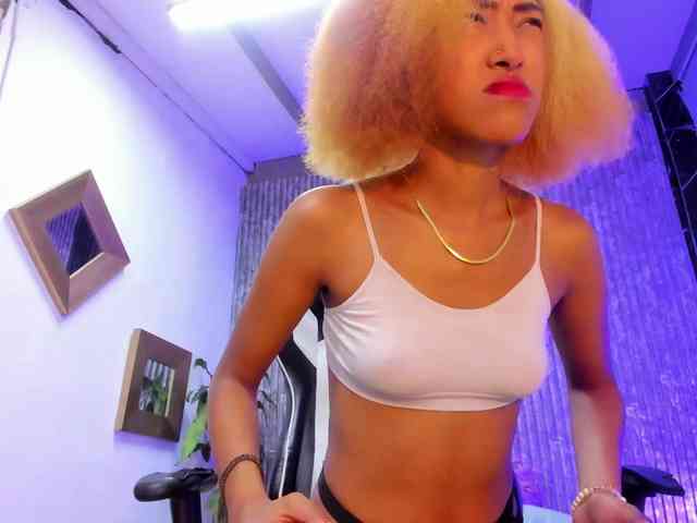 Alisha-Ebonyy webcam