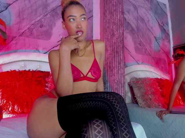 Alisha-Ebonyy webcam