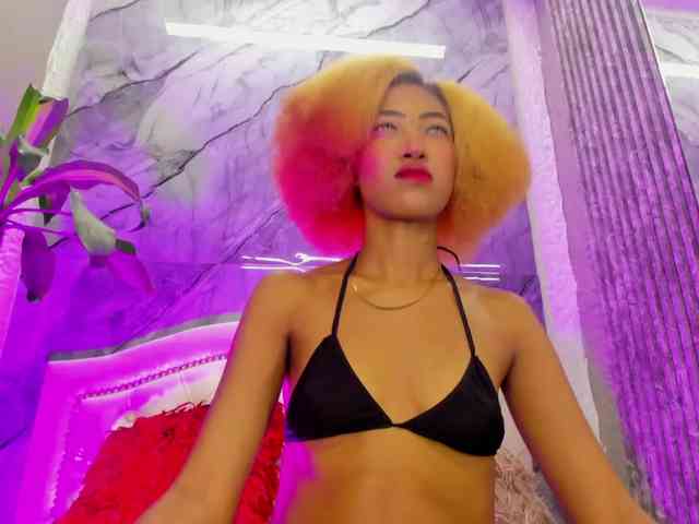 Alisha-Ebonyy webcam