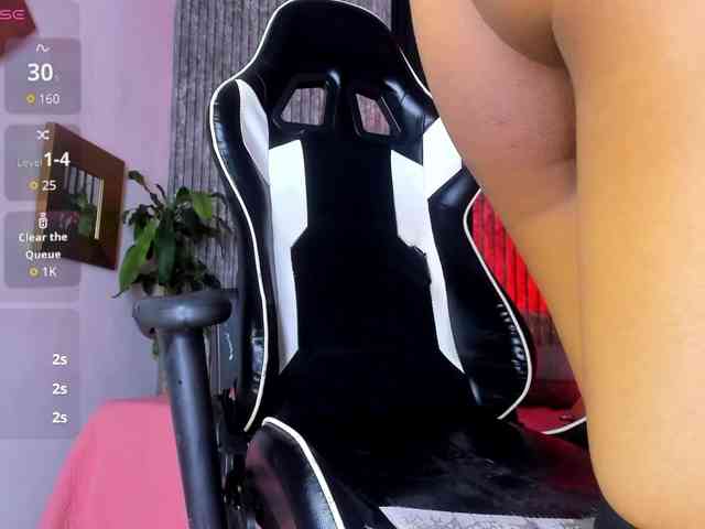 Alisha-Ebonyy webcam