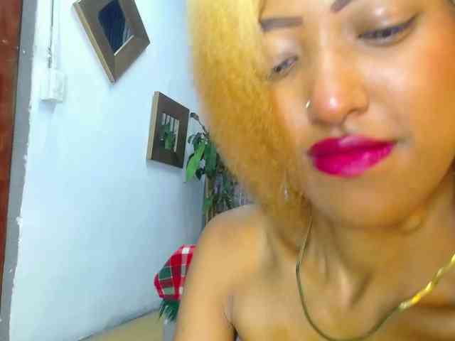 Alisha-Ebonyy webcam