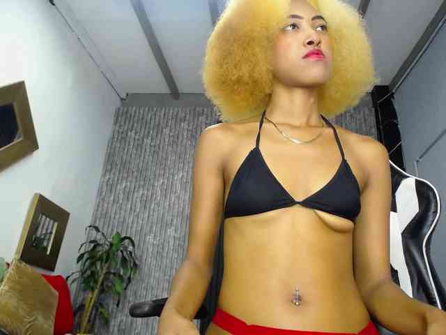 Alisha-Ebonyy webcam