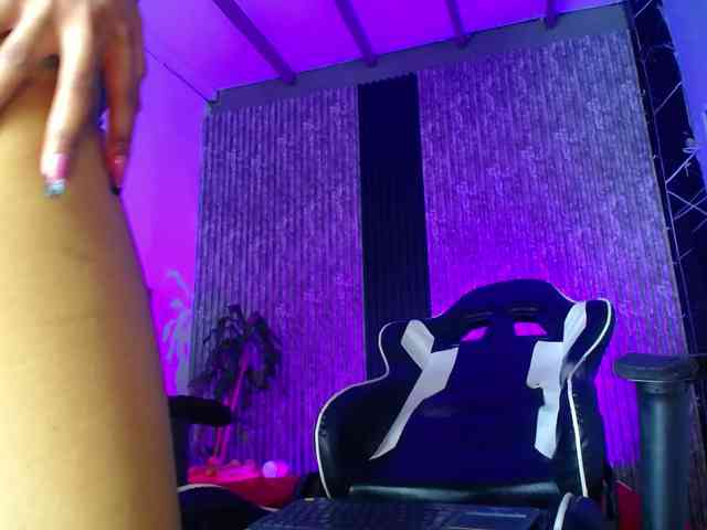 Alisha-Ebonyy webcam