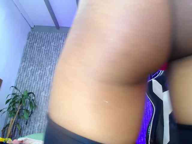 Alisha-Ebonyy webcam