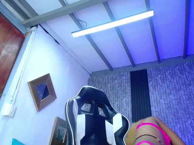 Alisha-Ebonyy webcam