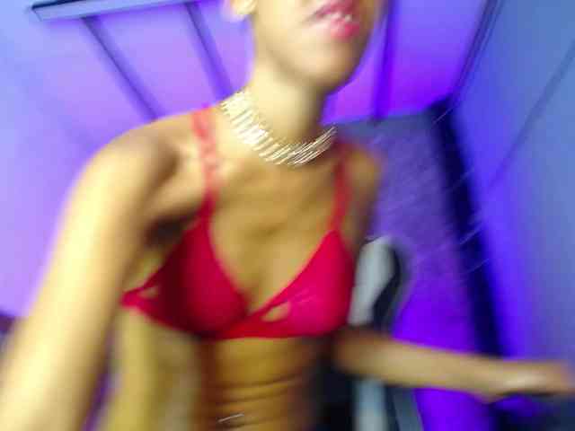 Alisha-Ebonyy webcam