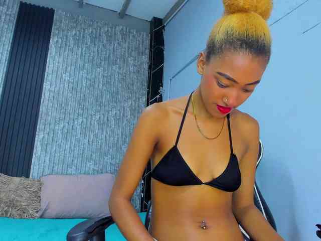 Alisha-Ebonyy webcam