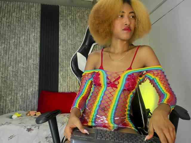 Alisha-Ebonyy webcam