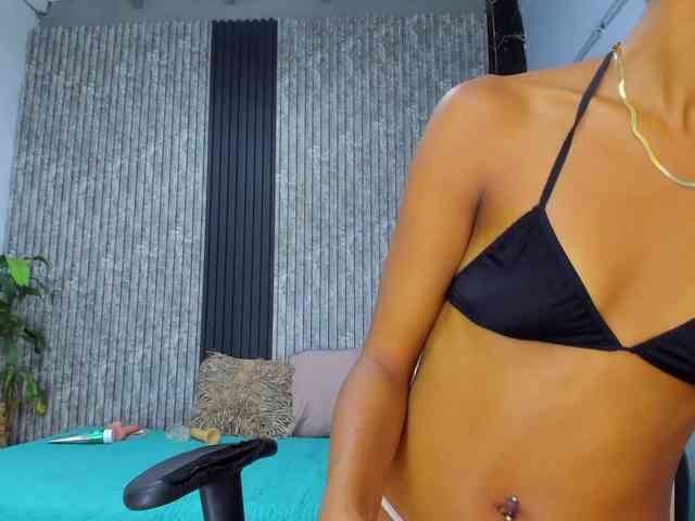 Alisha-Ebonyy webcam
