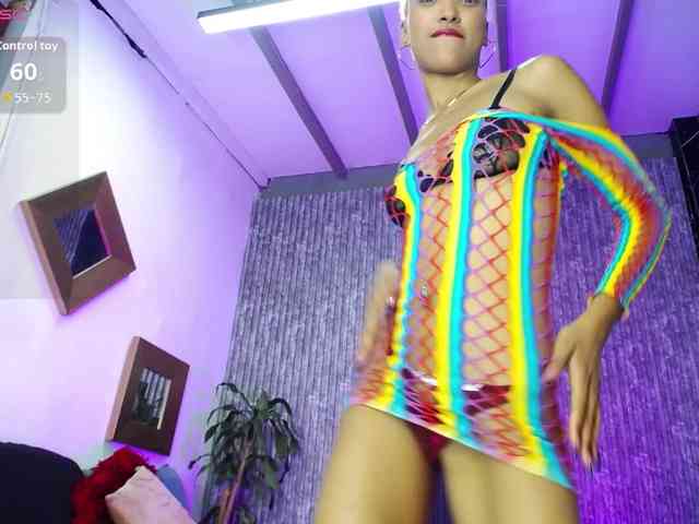 Alisha-Ebonyy webcam