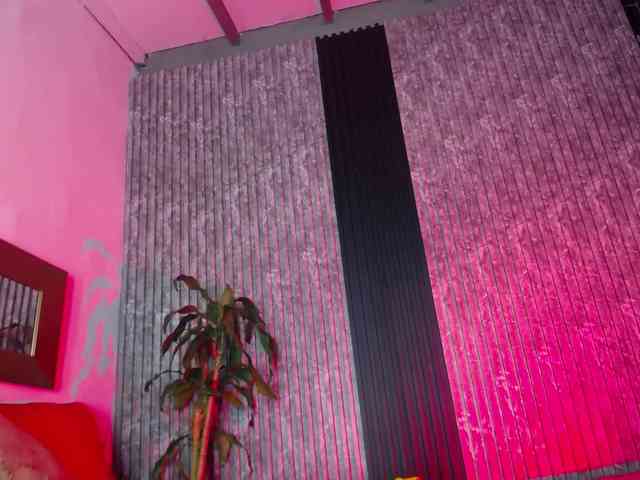 Alisha-Ebonyy webcam